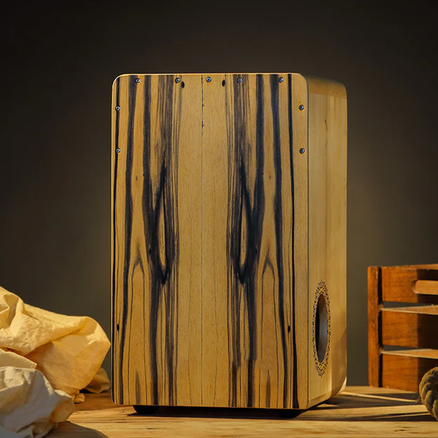 U-Turn Cajon 49 – Premium Cajon Black & White Ebony mit Soundhole